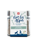 Quadratisches Glas mit "Fleur des Alpes" Gourmet-Salz mit Bio-Thymian. Das Etikett ist weiß und grün und zeigt die Schweizer Flagge, das BIOSUISSE-Logo sowie eine Ziege und einen Hirten.