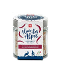 Glas mit "Fleur des Alpes" Gourmet-Salz mit Bio-Cayennepfeffer. Das Etikett ist weiß und rot und zeigt die Schweizer Flagge, das BIOSUISSE-Logo sowie eine Ziege und einen Hirten.