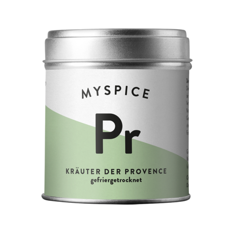 Eine silberne Gewürzdose mit einem „MYSPICE“-Etikett für „Kräuter der Provence“, in einem minimalistischen weiß-hellgrünen Design mit einem großen, fettgedruckten „Pr“ in der Mitte.