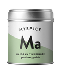 Eine silberne Gewürzdose mit der Aufschrift „MYSPICE Ma“ für Thüringer Majoran, gestaltet in einem minimalistischen Design mit einem großen schwarzen „Ma“ auf weiß-hellgrünem Grund.