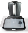 Gewurzladen Nafels: Schutzfolie liegt auf dem Touchscreen-Display einer schwarzen Küchenmaschine mit dunklem Mixtopf.