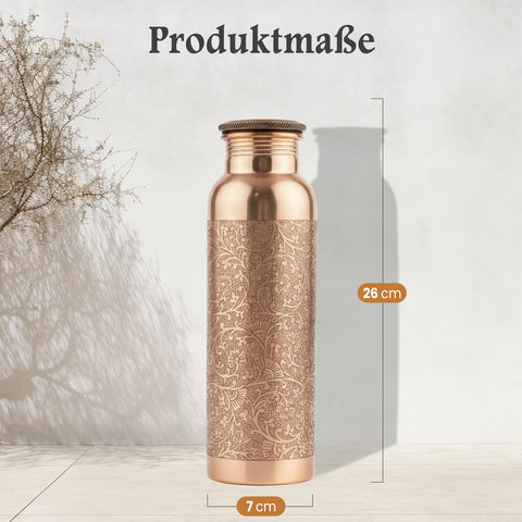 Gravierte Kupferflasche mit Blumenmuster und Maßen (26 cm Höhe, 7 cm Durchmesser).
