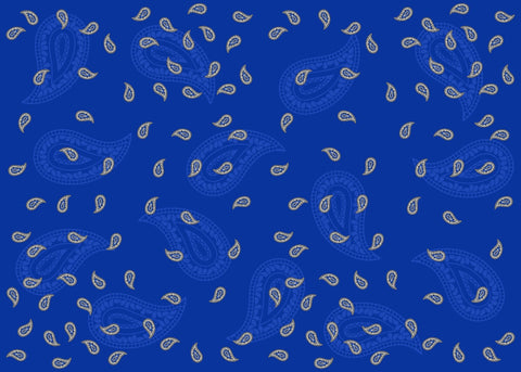 Textilmuster aus verstreuten Paisley-Motiven in zwei Blautönen und weißen Umrissen auf einem königsblauen Hintergrund.