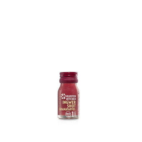 Eine 30-ml-Glasflasche „Kloster Kitchen Ingwer Shot Granatapfel“ mit rötlicher Flüssigkeit, dunkelrotem Deckel und Bio-Siegel auf dem Etikett.