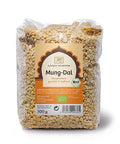 Ein durchsichtiger 500g-Plastikbeutel mit Bio-Mung-Dal (geschälte und halbierte Mungbohnen), versehen mit einem „Classic Ayurveda“-Etikett inklusive Nährwertangaben und Bio-Siegel.