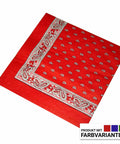 Eine einzelne rote Papierserviette mit einer weiß-schwarzen Paisley-Bordüre und kleinen Tropfenmotiven, ergänzt durch einen Hinweis in der Ecke auf verschiedene Farbvarianten.