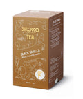 Eine braune Kartonverpackung für Sirocco „Black Vanilla“ Bio-Schwarztee, verziert mit eleganten goldenen Linien-Ornamenten und einer Seitenwand mit der mehrsprachigen Zutatenliste.