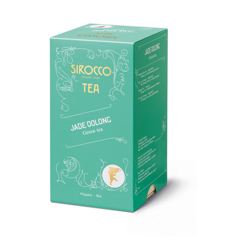 Eine smaragdgrüne Kartonverpackung für Sirocco „Jade Oolong“ Bio-Grüntee, verziert mit weißen Ornamenten und einer Seitenwand mit mehrsprachigen Produktinformationen.