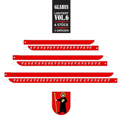 Sechs Tütenhüter der Edition "Glarus Limitiert Vol. 6" in drei Größen; die roten Tütenhüter haben einen weißen Aufdruck des Glarner Wappens (St. Fridolin).