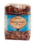 Eine Packung „Weihnachtstee“ von Gwürzhüsli mit einer losen Früchteteemischung, in der getrocknete Orangen und Hibiskus sichtbar sind.